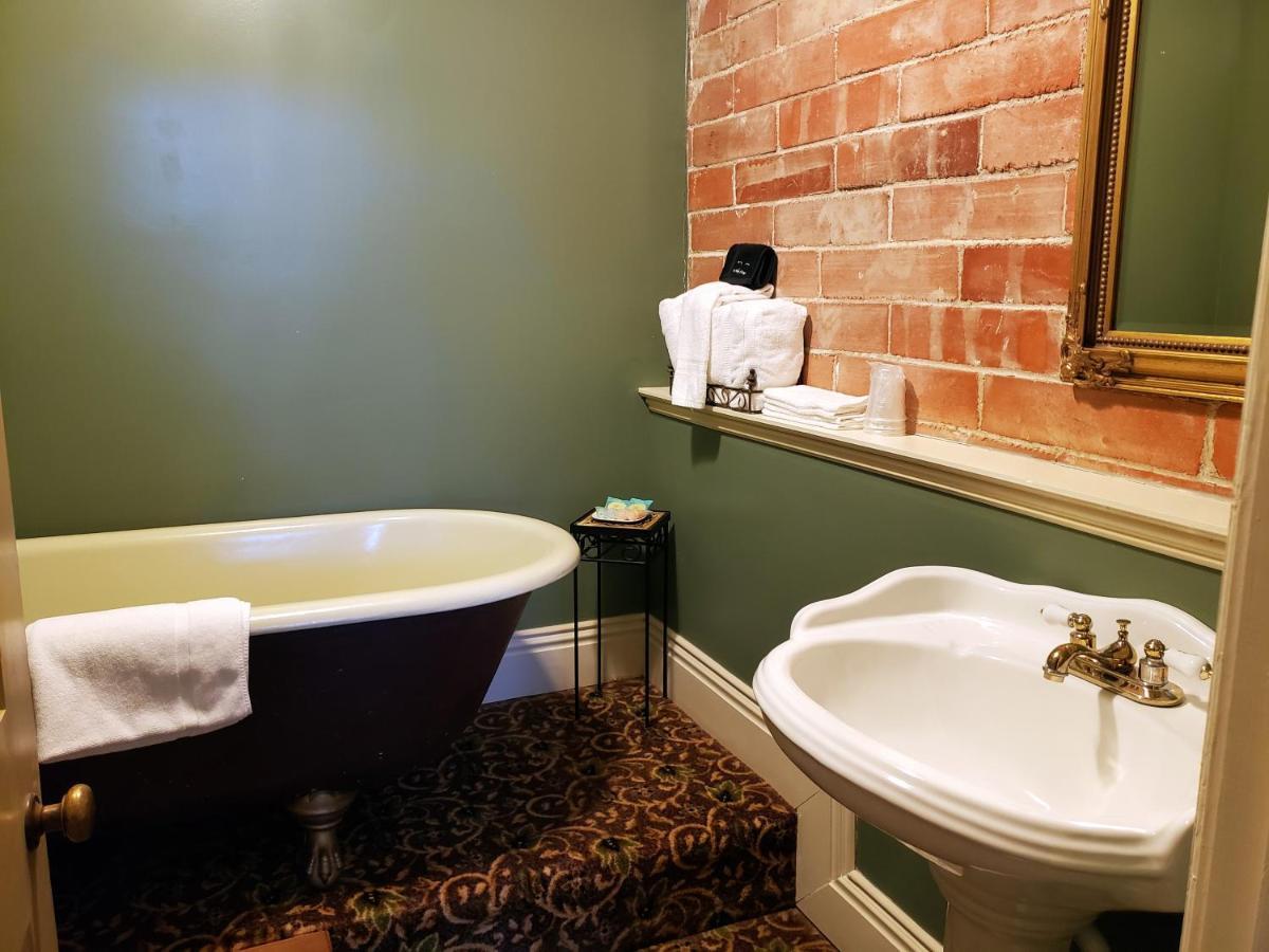 Iron Horse Hotel Blackwater ภายนอก รูปภาพ
