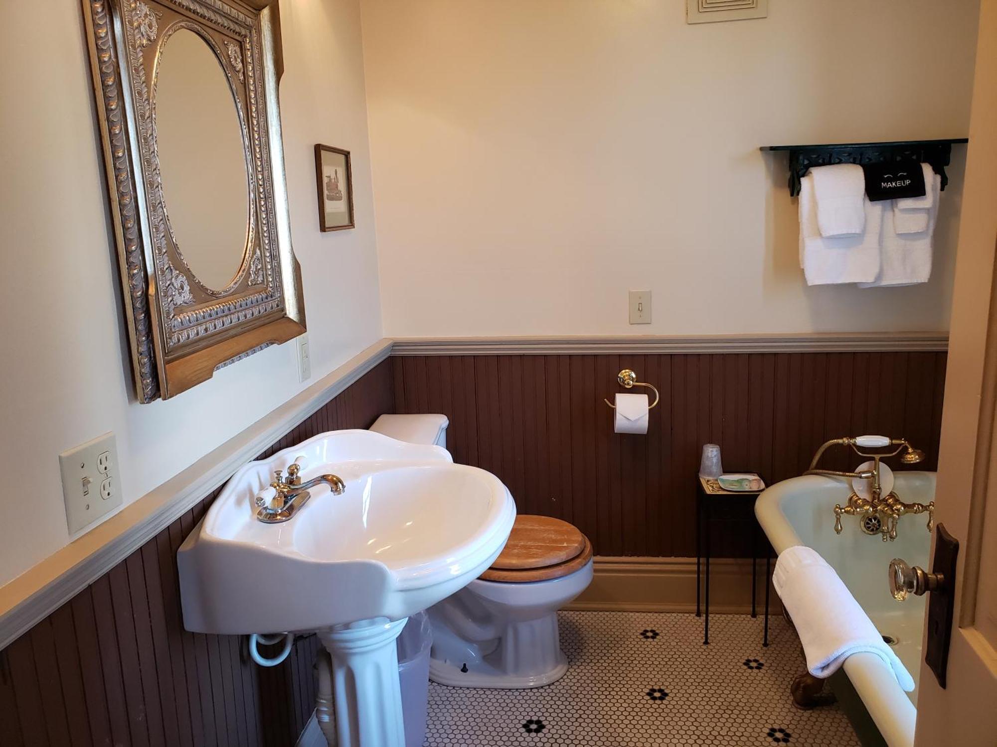 Iron Horse Hotel Blackwater ภายนอก รูปภาพ